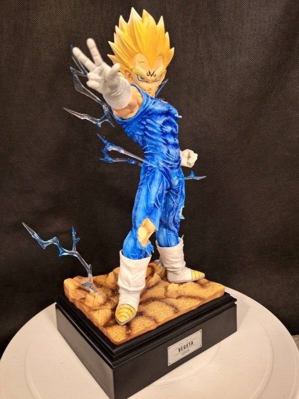 Vegeta 30Cm De Altura